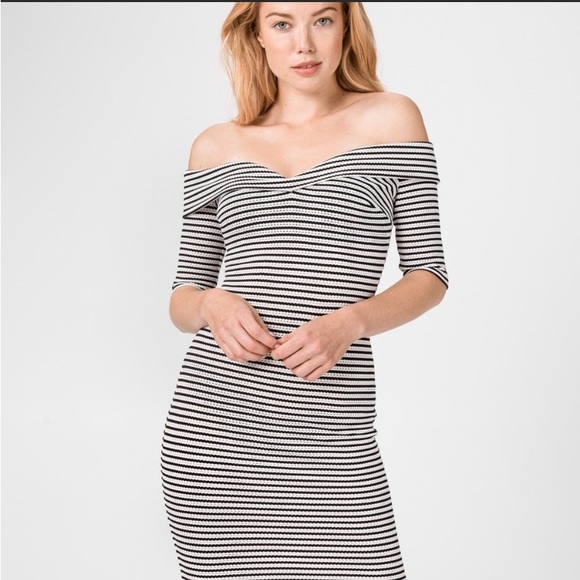 NWT Guess Off the Shoulder Striped Bodycon Dress - Picture 2 of 7